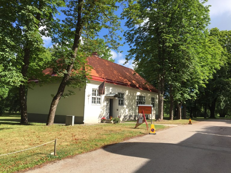 E5F1A366-6B4B-4473-9703-F25591BAA146