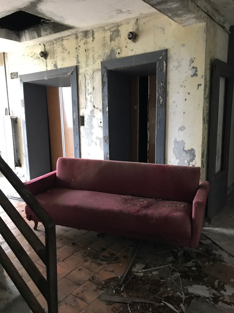 EF79D538-E1A1-4D69-B877-B79ED185B79B